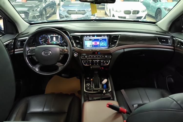 Used GAC Trumpchi GS8 2019 390T Two-Wheel Drive Luxury Smart Connectivity Version (7 Seats) Center Console