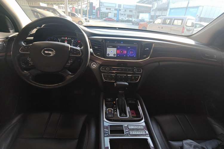 Used GAC Trumpchi GS8 2019 390T Two-Wheel Drive Luxury Smart Connectivity Version (7 Seats) Center Console