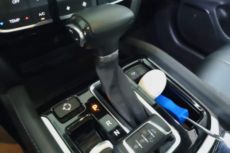 Used GAC Trumpchi GS8 2019 390T Two-Wheel Drive Luxury Smart Connectivity Version (7 Seats) Gear Lever