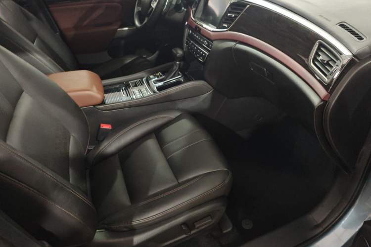 Used GAC Trumpchi GS8 2019 390T Two-Wheel Drive Luxury Smart Connectivity Version (7 Seats) Right Front Seat