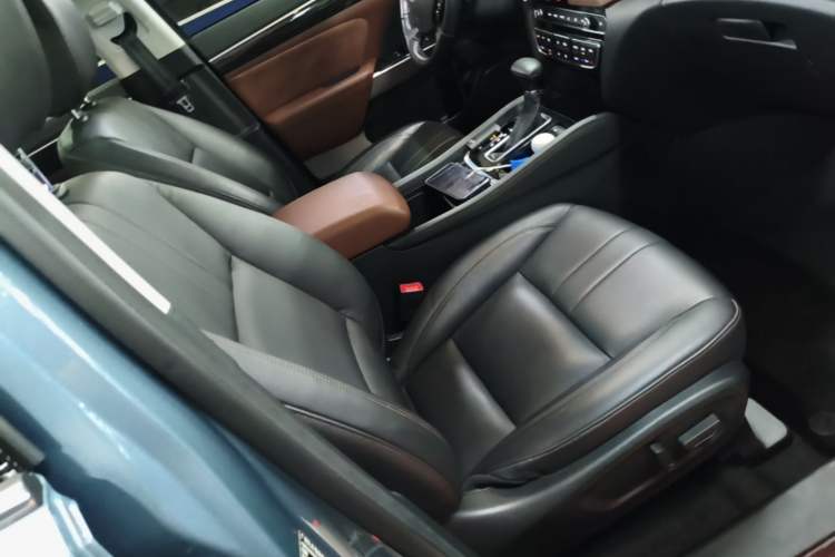 Used GAC Trumpchi GS8 2019 390T Two-Wheel Drive Luxury Smart Connectivity Version (7 Seats) Right Front Seat