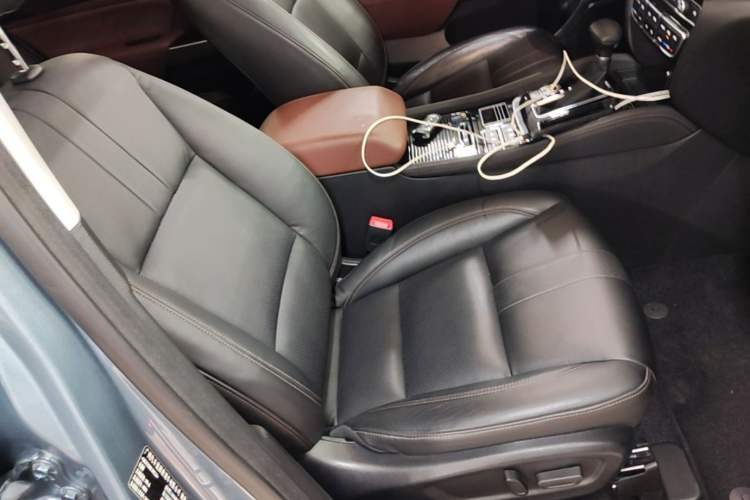 Used GAC Trumpchi GS8 2019 390T Two-Wheel Drive Luxury Smart Connectivity Version (7 Seats) Right Front Seat