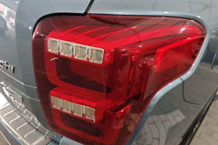 Used GAC Trumpchi GS8 2019 390T Two-Wheel Drive Luxury Smart Connectivity Version (7 Seats) Right Rear Taillight