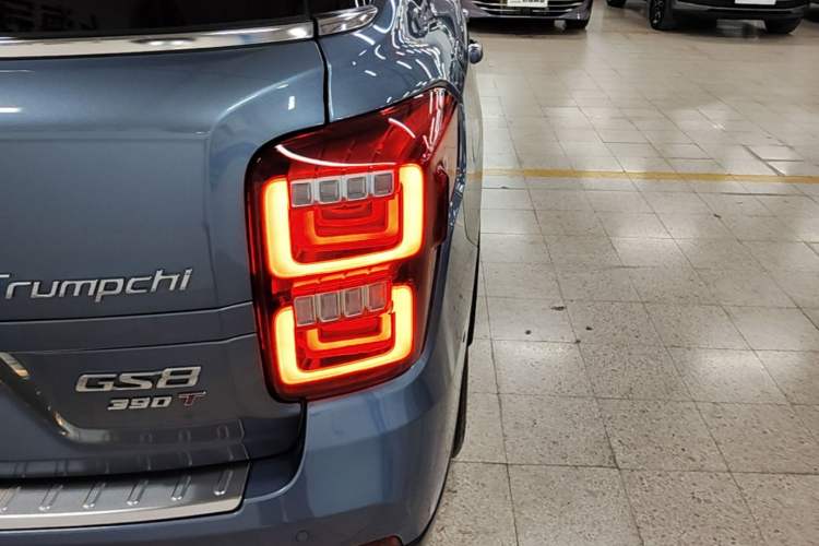 Used GAC Trumpchi GS8 2019 390T Two-Wheel Drive Luxury Smart Connectivity Version (7 Seats) Right Rear Taillight