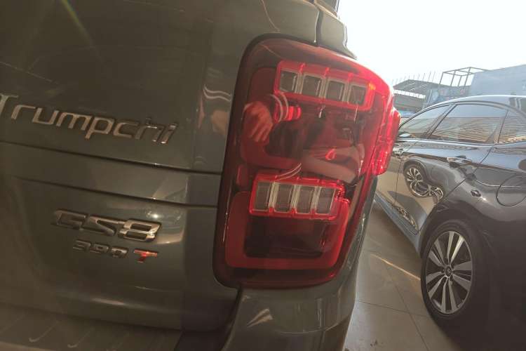 Used GAC Trumpchi GS8 2019 390T Two-Wheel Drive Luxury Smart Connectivity Version (7 Seats) Right Rear Taillight