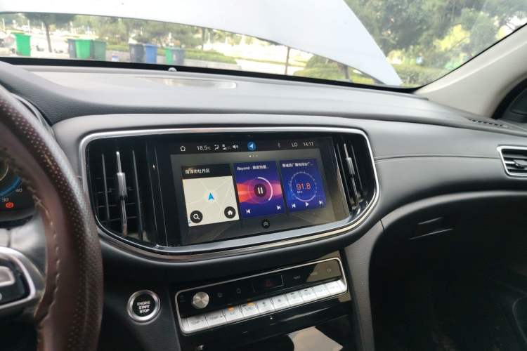 Used GAC Trumpchi GS8 2019 390T Two-Wheel Drive Luxury Smart Connectivity Version (7 Seats) Audio And AC Panel