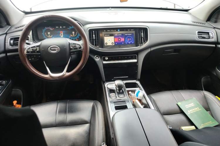 Used GAC Trumpchi GS8 2019 390T Two-Wheel Drive Luxury Smart Connectivity Version (7 Seats) Center Console