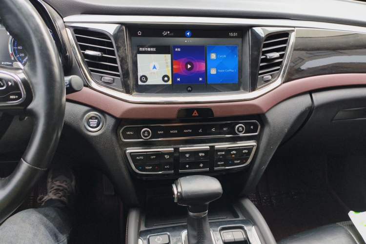 Used GAC Trumpchi GS8 2019 390T Two-Wheel Drive Luxury Smart Connectivity Version (7 Seats) Audio And AC Panel