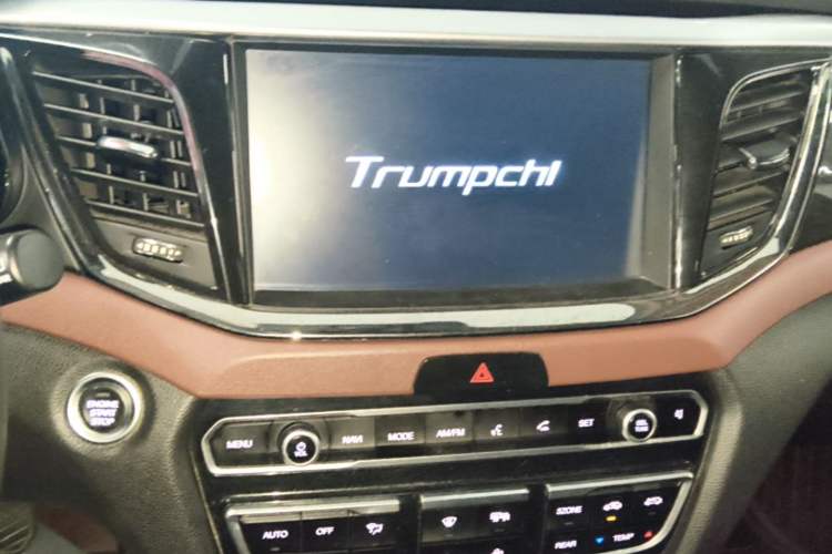 Used GAC Trumpchi GS8 2019 390T Two-Wheel Drive Luxury Smart Connectivity Version (7 Seats) Audio And AC Panel