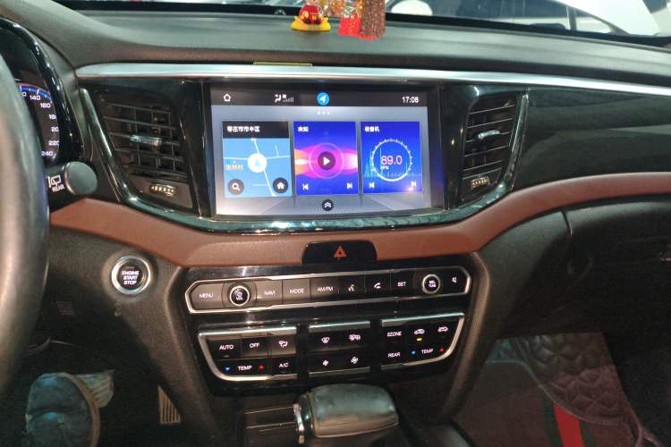 Used GAC Trumpchi GS8 2019 390T Two-Wheel Drive Luxury Smart Connectivity Version (7 Seats) Audio And AC Panel