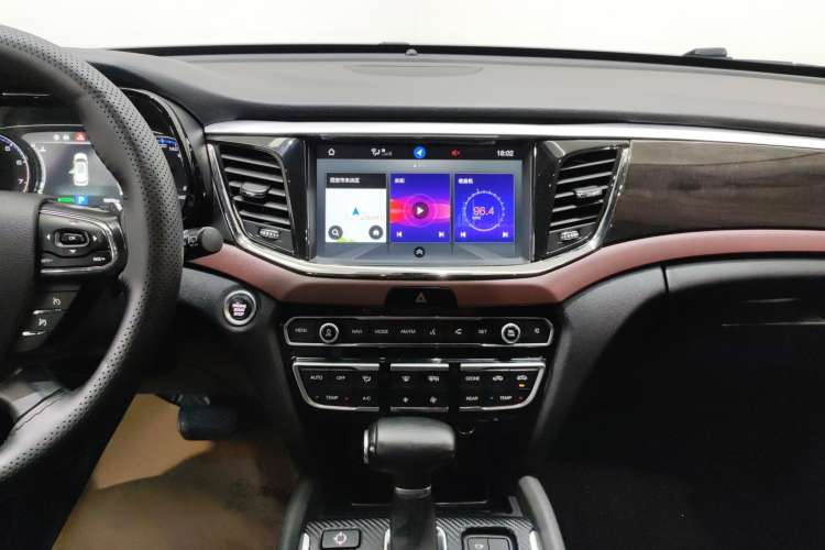 Used GAC Trumpchi GS8 2019 390T Two-Wheel Drive Luxury Smart Connectivity Version (7 Seats) Audio And AC Panel