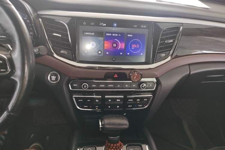 Used GAC Trumpchi GS8 2019 390T Two-Wheel Drive Luxury Smart Connectivity Version (7 Seats) Audio And AC Panel