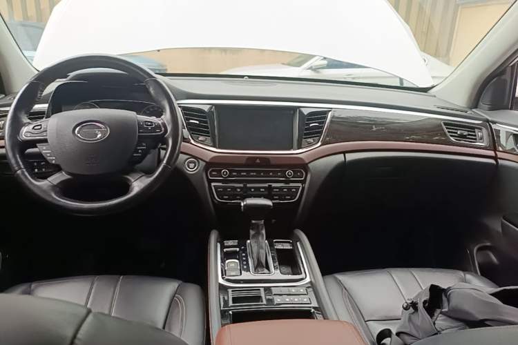 Used GAC Trumpchi GS8 2019 390T Two-Wheel Drive Luxury Smart Connectivity Version (7 Seats) Center Console
