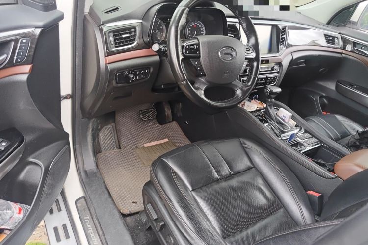 Used GAC Trumpchi GS8 2019 390T Two-Wheel Drive Luxury Smart Connectivity Version (7 Seats) Center Console