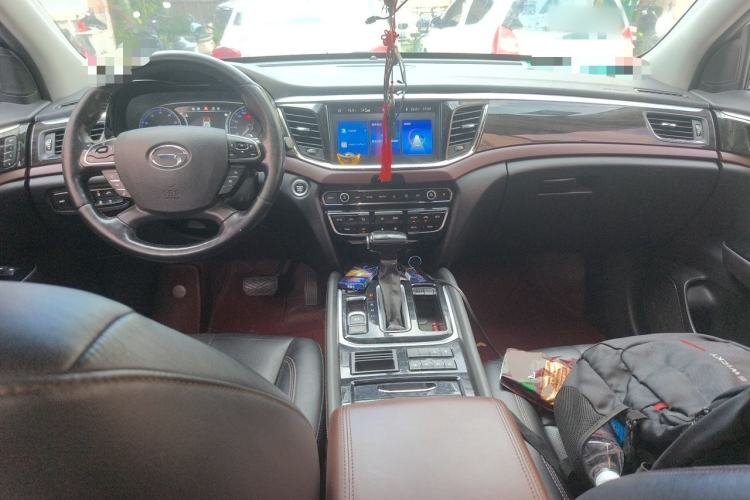 Used GAC Trumpchi GS8 2019 390T Two-Wheel Drive Luxury Smart Connectivity Version (7 Seats) Center Console