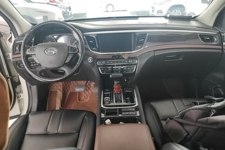 Used GAC Trumpchi GS8 2019 390T Two-Wheel Drive Luxury Smart Connectivity Version (7 Seats) Center Console