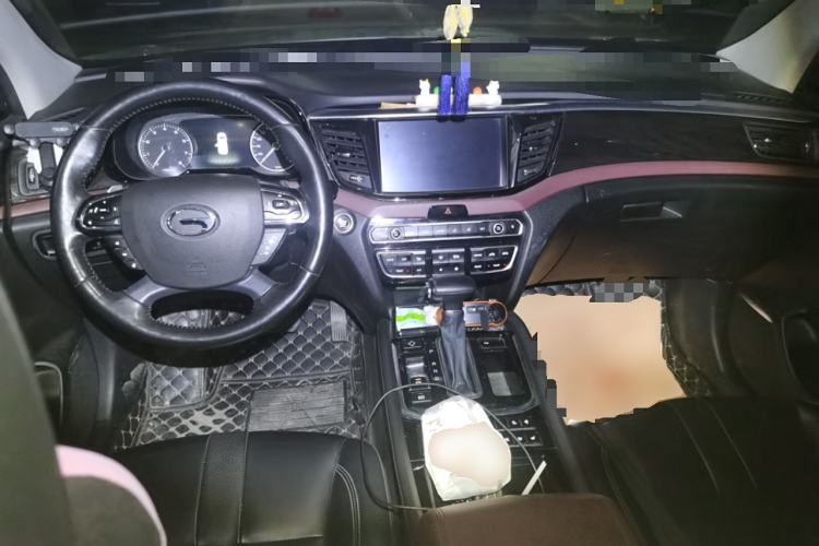Used GAC Trumpchi GS8 2019 390T Two-Wheel Drive Luxury Smart Connectivity Version (7 Seats) Center Console
