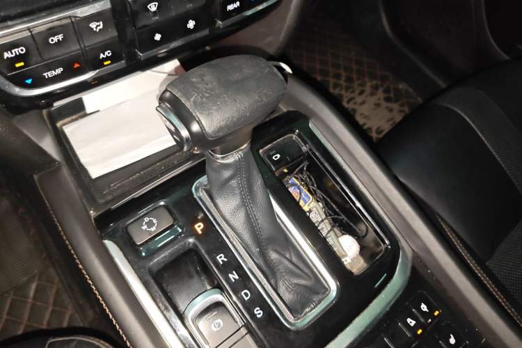 Used GAC Trumpchi GS8 2019 390T Two-Wheel Drive Luxury Smart Connectivity Version (7 Seats) Gear Lever