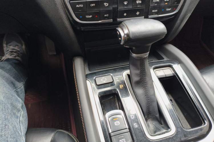 Used GAC Trumpchi GS8 2019 390T Two-Wheel Drive Luxury Smart Connectivity Version (7 Seats) Gear Lever