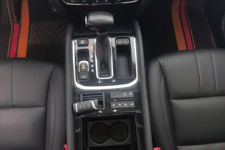 Used GAC Trumpchi GS8 2019 390T Two-Wheel Drive Luxury Smart Connectivity Version (7 Seats) Gear Lever