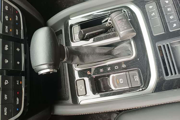 Used GAC Trumpchi GS8 2019 390T Two-Wheel Drive Luxury Smart Connectivity Version (7 Seats) Gear Lever