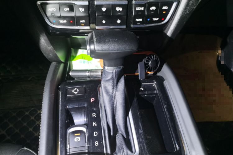 Used GAC Trumpchi GS8 2019 390T Two-Wheel Drive Luxury Smart Connectivity Version (7 Seats) Gear Lever
