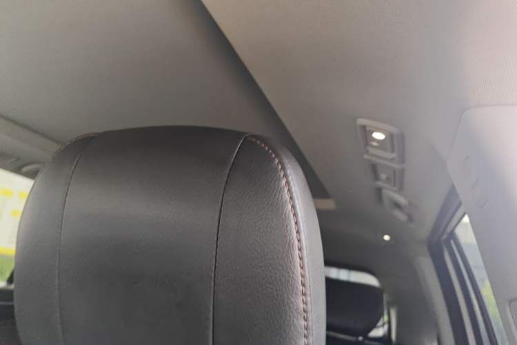 Used GAC Trumpchi GS8 2019 390T Two-Wheel Drive Luxury Smart Connectivity Version (7 Seats) Headliner