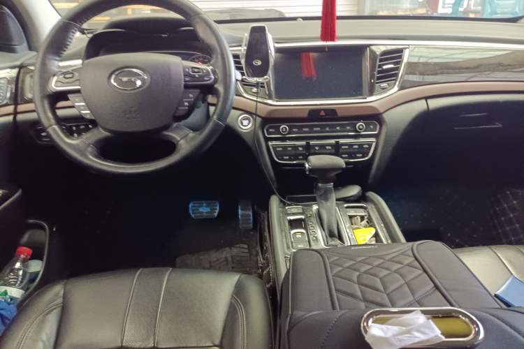 Used GAC Trumpchi GS8 2019 390T Two-Wheel Drive Luxury Smart Connectivity Version (7 Seats) Interior 2