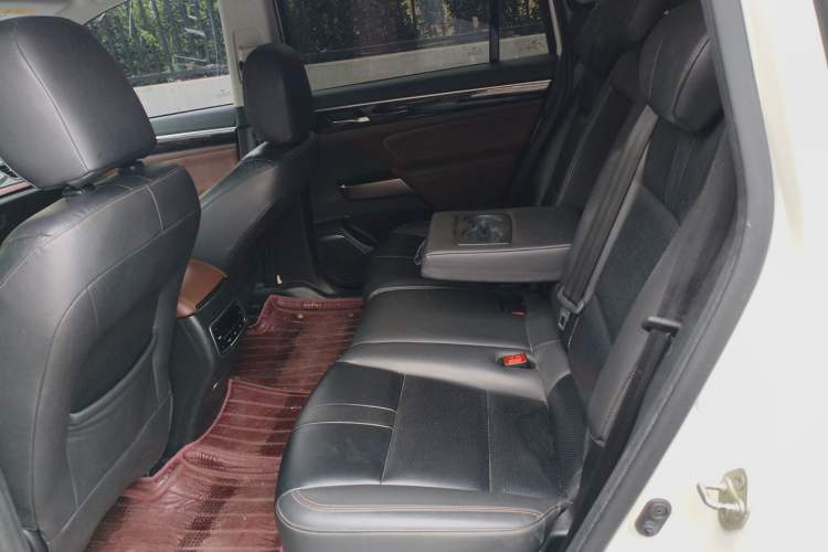 Used GAC Trumpchi GS8 2019 390T Two-Wheel Drive Luxury Smart Connectivity Version (7 Seats) Left Rear Seat