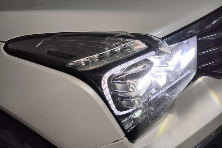 Used GAC Trumpchi GS8 2019 390T Two-Wheel Drive Luxury Smart Connectivity Version (7 Seats) Right Front Headlight