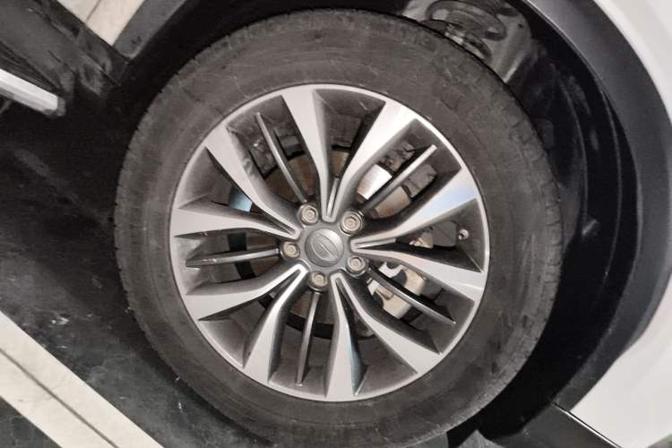 Used GAC Trumpchi GS8 2019 390T Two-Wheel Drive Luxury Smart Connectivity Version (7 Seats) Right Front Wheel Hub
