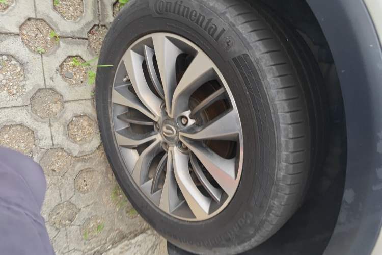 Used GAC Trumpchi GS8 2019 390T Two-Wheel Drive Luxury Smart Connectivity Version (7 Seats) Right Front Wheel Hub