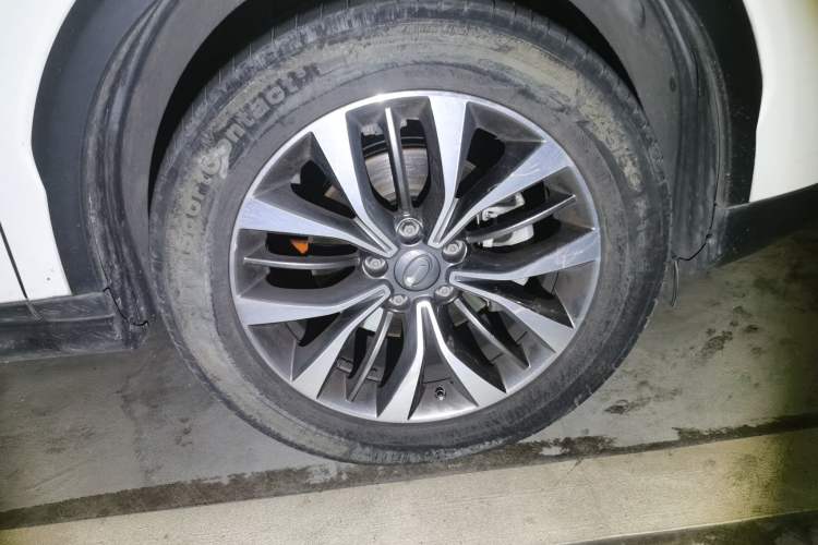 Used GAC Trumpchi GS8 2019 390T Two-Wheel Drive Luxury Smart Connectivity Version (7 Seats) Right Front Wheel Hub