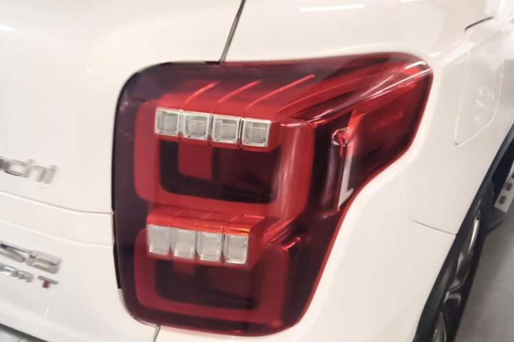 Used GAC Trumpchi GS8 2019 390T Two-Wheel Drive Luxury Smart Connectivity Version (7 Seats) Right Rear Taillight