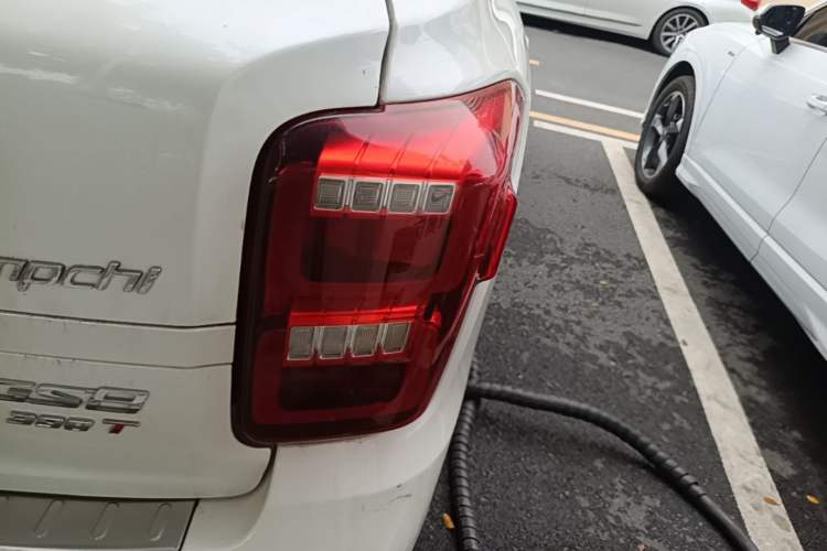 Used GAC Trumpchi GS8 2019 390T Two-Wheel Drive Luxury Smart Connectivity Version (7 Seats) Right Rear Taillight