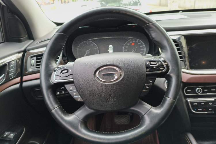 Used GAC Trumpchi GS8 2019 390T Two-Wheel Drive Luxury Smart Connectivity Version (7 Seats) Steering Wheel