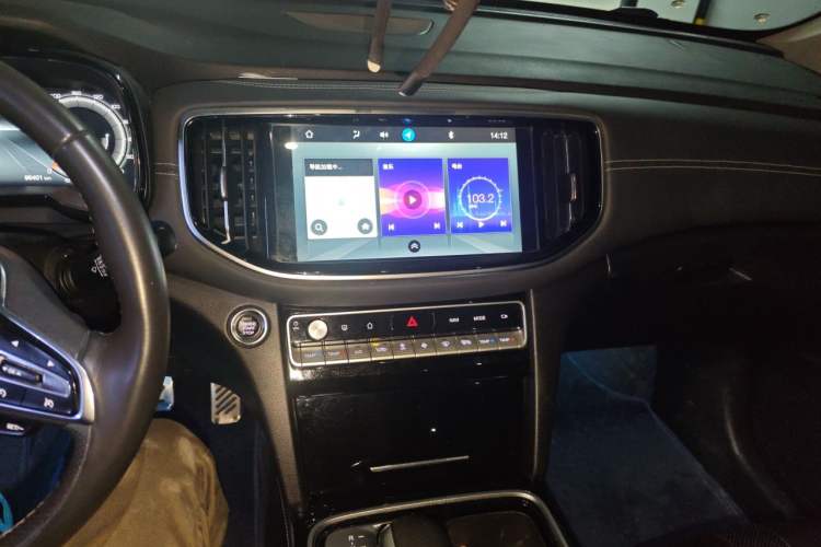 Used GAC Trumpchi GS8 2020 390T Two-Wheel Drive Luxury Smart Connectivity Version (7 Seats) Audio And AC Panel