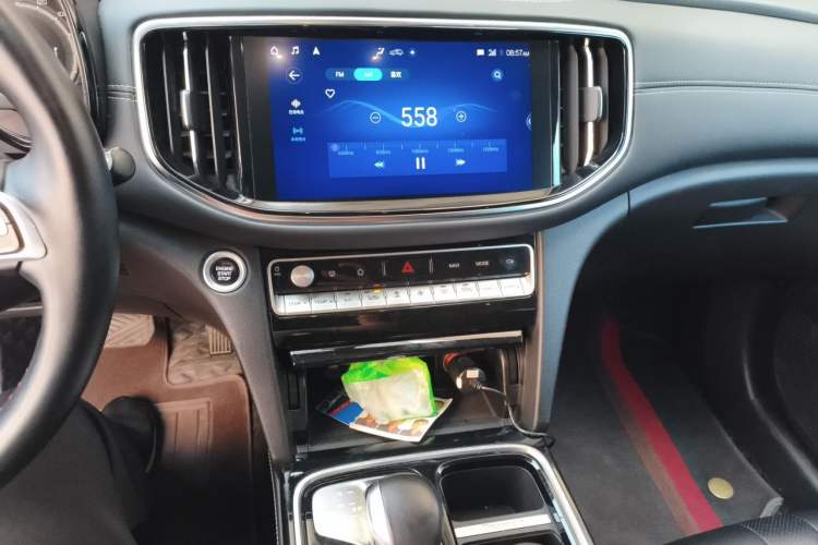 Used GAC Trumpchi GS8 2020 390T Two-Wheel Drive Luxury Smart Connectivity Commemorative Edition (7 Seats) Audio And AC Panel