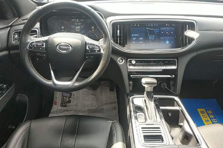 Used GAC Trumpchi GS8 2020 GS8S 390T Two-Wheel Drive Luxury Smart Connectivity Version Audio And AC Panel