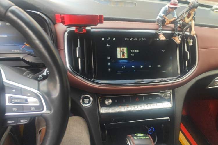 Used GAC Trumpchi GS8 2020 GS8S 390T Two-Wheel Drive Luxury Smart Connectivity Version Audio And AC Panel