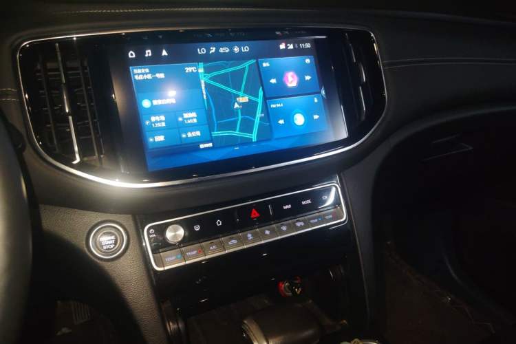 Used GAC Trumpchi GS8 2020 GS8S 390T Two-Wheel Drive Luxury Smart Connectivity Version Audio And AC Panel