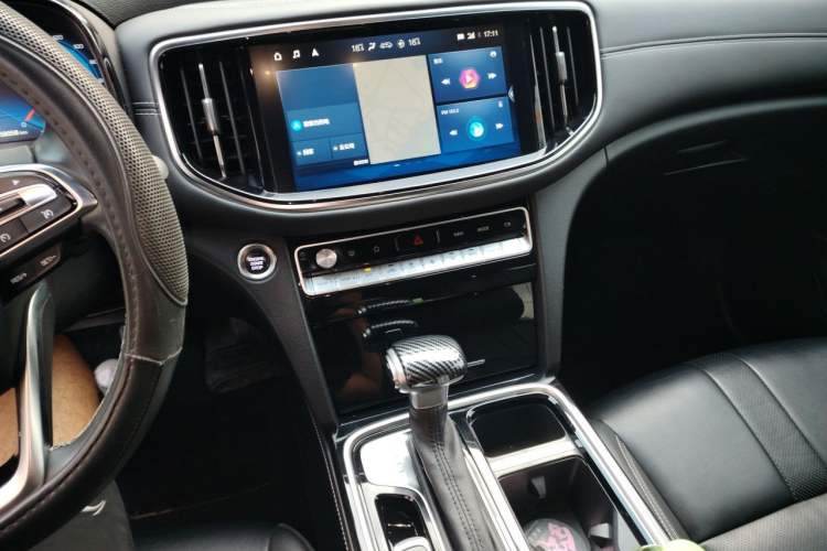 Used GAC Trumpchi GS8 2020 GS8S 390T Two-Wheel Drive Luxury Smart Connectivity Version Audio And AC Panel