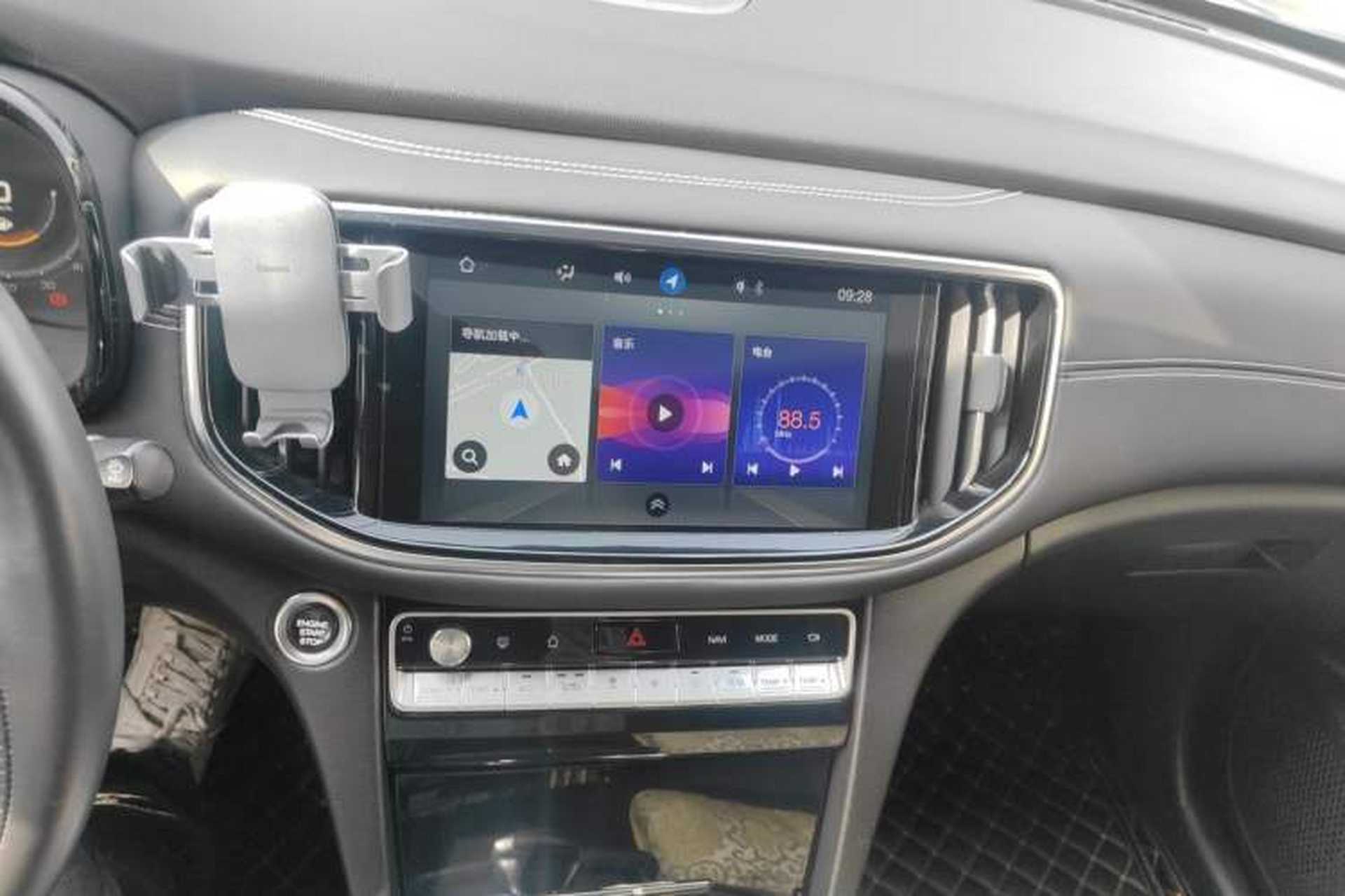 Used GAC Trumpchi GS8 2020 390T Two-Wheel Drive Luxury Smart Connectivity Version (7 Seats) Audio And AC Panel