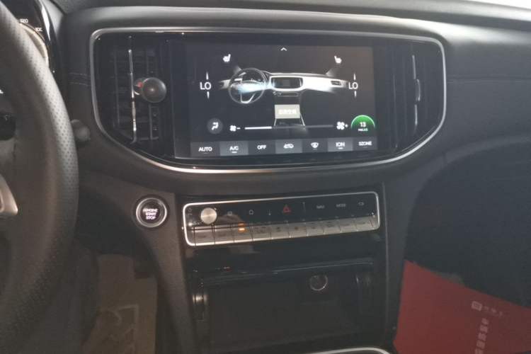 Used GAC Trumpchi GS8 2020 390T Two-Wheel Drive Luxury Smart Connectivity Commemorative Edition (7 Seats) Audio And AC Panel