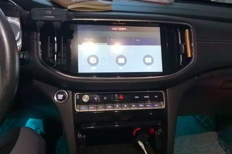 Used GAC Trumpchi GS8 2020 390T Two-Wheel Drive Luxury Smart Connectivity Version (7 Seats) Audio And AC Panel