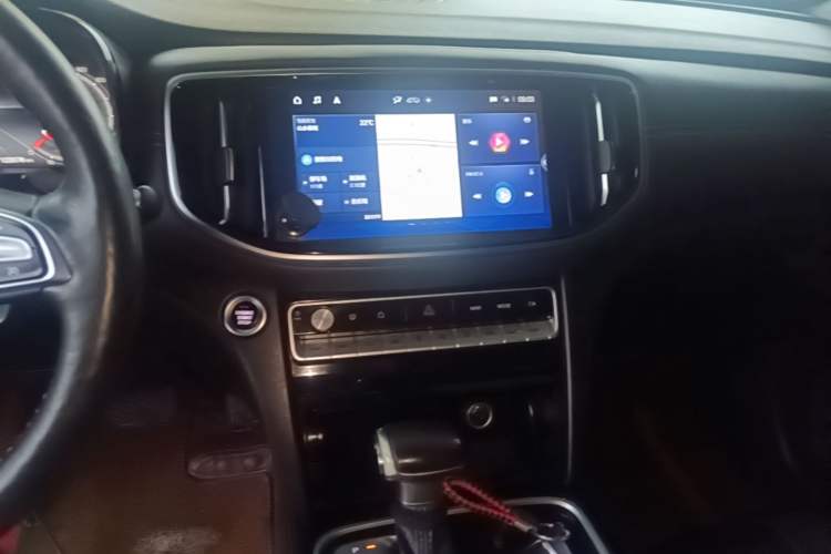 Used GAC Trumpchi GS8 2020 GS8S 390T Two-Wheel Drive Luxury Smart Connectivity Version Audio And AC Panel