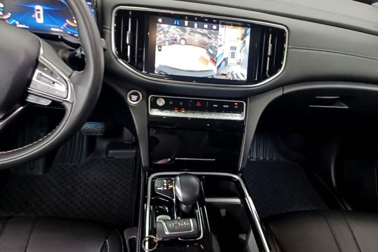 Used GAC Trumpchi GS8 2020 390T Two-Wheel Drive Luxury Smart Connectivity Version (7 Seats) Audio And AC Panel