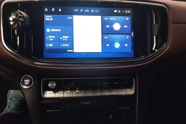 Used GAC Trumpchi GS8 2020 GS8S 390T Two-Wheel Drive Luxury Smart Connectivity Version Audio And AC Panel