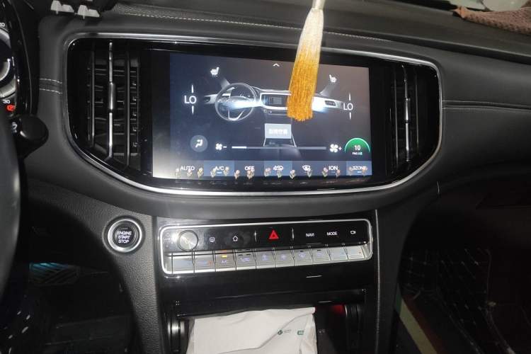 Used GAC Trumpchi GS8 2020 390T Two-Wheel Drive Luxury Smart Connectivity Commemorative Edition (7 Seats) Audio And AC Panel