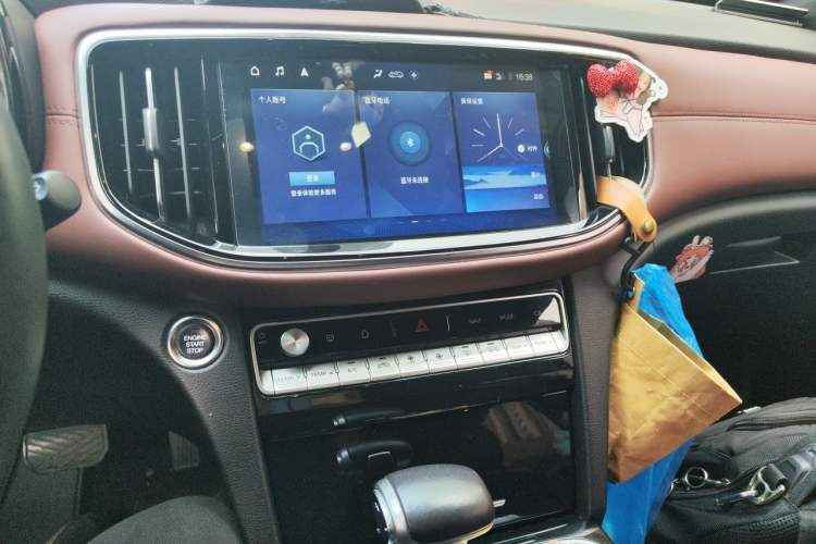 Used GAC Trumpchi GS8 2020 GS8S 390T Two-Wheel Drive Luxury Smart Connectivity Version Audio And AC Panel